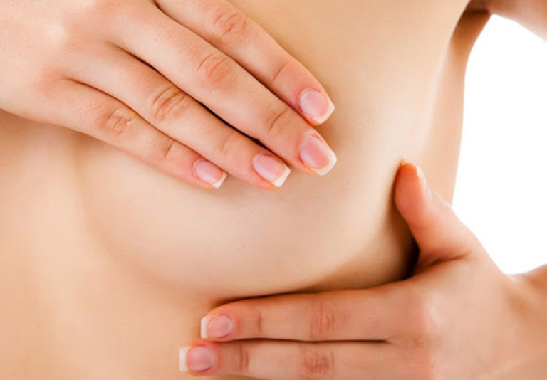 Cách khắc phục và hạn chế rạn da sau nâng ngực